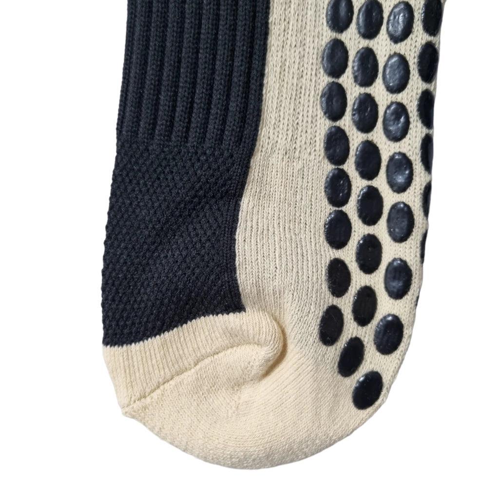 Meias de Futebol Antiderrapante Cano Baixo - Preta com Detalhes em Bege - Loja Futz